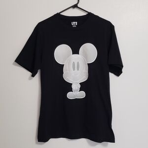 Mickey UT Magic for All Timeless Classics Short Sleeve Graphic Shirt Large Black